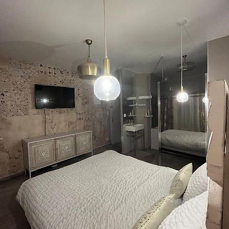 Love Room Mille Et Une Nuits Нарбонна Экстерьер фото