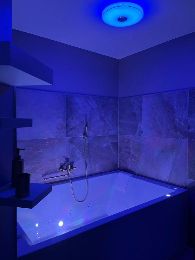 Love Room Mille Et Une Nuits Нарбонна Экстерьер фото