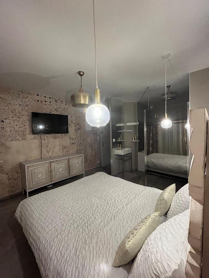 Love Room Mille Et Une Nuits Нарбонна Экстерьер фото