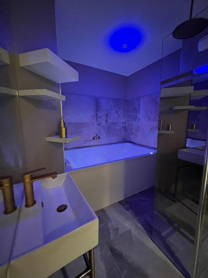 Love Room Mille Et Une Nuits Нарбонна Экстерьер фото